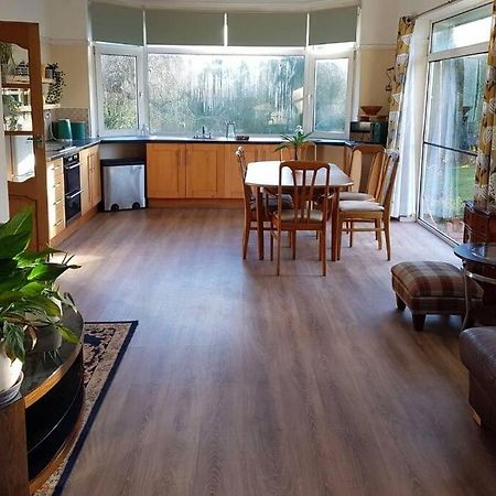 4 Bedroom Country Home บริสตอล ภายนอก รูปภาพ