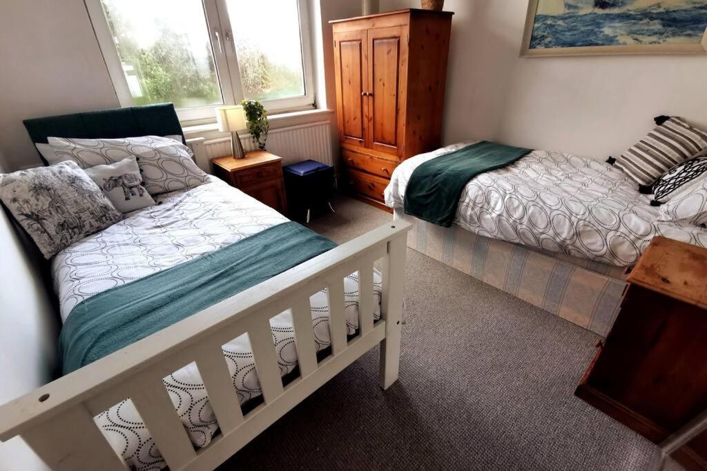 4 Bedroom Country Home บริสตอล ภายนอก รูปภาพ